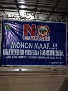 Rumah Dinas Wako Sungai Penuh, Juga Terpasang Spanduk Tolak Parcel