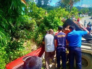 Team Rescue Damkar Sungai Penuh Bantu Evakuasi Mobil Jatuh
