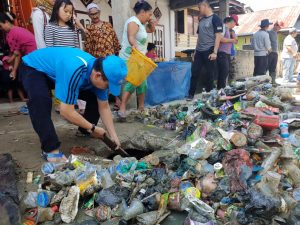 Bupati Adirozal Turun Langsung Goro Bersihkan Sampah, Begini Pesannya Kepada Warga