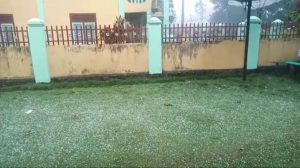 Kerinci Diguyur Hujan Es, Warga Berhamburan Keluar Rumah