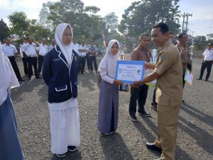 Kabid PKMP Romui Eladi Hadir dan Serahkan Hadiah Pelajar Tertib Lalu Lintas