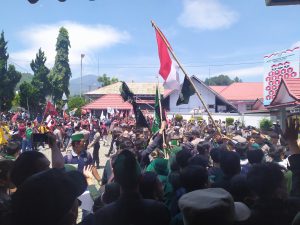 Aliansi Mahasiswa Sungai Penuh – Kerinci Sempat Rusuh dan Lempar Kantor DPRD