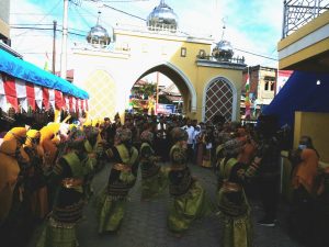 Tiba di Kampung Halaman, Syafril Nursal Disambut Dengan Sholawat Dan Diberi Kain Sorban Putih.