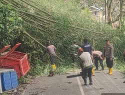 Polsek Danau Kerinci Bersama TNI dan Camat Cepat Tanggap Penanganan Bencana Alam yang Terjadi
