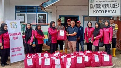Bhayangkari Ranting Danau Kerinci Peduli, Bagikan Bantuan Temui Korban Banjir