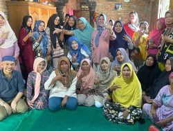 Bersama Sang Istri, Adirozal Terima Dukungan Penuh Emak-Emak Tebo