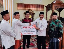 Pj Bupati Kerinci Asraf Gelar Safari Jumat dan Serahkan Bantuan CSR di Desa Koto Iman Tanah Cogok