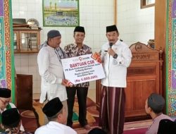 Pj. Bupati Kerinci Asraf Gelar Safari Jumat dan Serahkan Bantuan CSR Bank Jambi di Masjid Jamiatul Islam Desa Kebun Baru