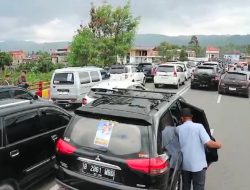 Ribuan Warga Kayu Aro Turun Gunung Hantarkan Monadi Kembalikan Berkas Daftar ke DPC PKB