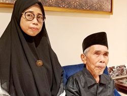 Kisah Seorang Anak Kerja di Luar Negeri Demi Wujudkan Mimpi Ayah Tunanetra ke Tanah Suci