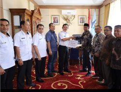 Wako Ahmadi Serahkan Bantuan CSR untuk Pembangunan Rumah Adat Kumun Debai & PKDP