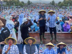 Meski Hujan Tiada Henti, Ribuan Warga Tetap Semangat Dengarkan Visi Misi Pejuang Petani