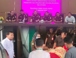 Diperiksa 9 Jam dan Ditetapkan Tersangka, Don Fitra Jaya Dibawa dengan Brankar Ambulance