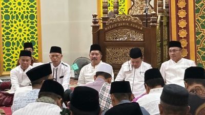 Bupati Kerinci Monadi Dampingi Gubernur Al Haris Safari Ramadhan di Masjid Jamik Sungai Penuh