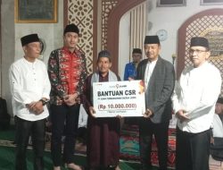 Wabup Kerinci Murison Serahkan Bantuan CSR Bank Jambi untuk Masjid Baitussalam dalam Safari Ramadhan