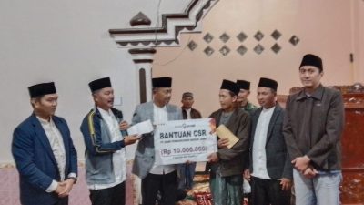 Bupati dan Wabup Kerinci Kembali Serahkan Bantuan CSR Bank Jambi untuk Masjid di Kayu Aro