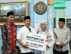Safari di Mukai Hilir, Bupati Kerinci Monadi Kembali Serahkan Bantuan CSR Bank Jambi untuk Masjid Baitul Ikhsan