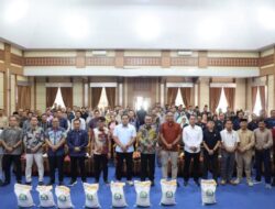 Wako Alfin Serahkan Bantuan Pangan Beras Bagi 4520 Keluarga