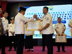 Bupati Kerinci Monadi Raih Penghargaan Kategori Inspiratif Pelaksanaan 8 Aksi Konvergensi Stunting 2025