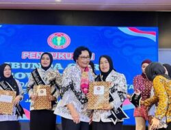 Novra Wenti Monadi Resmi Dikukuhkan Sebagai Ibunda Guru Kabupaten Kerinci