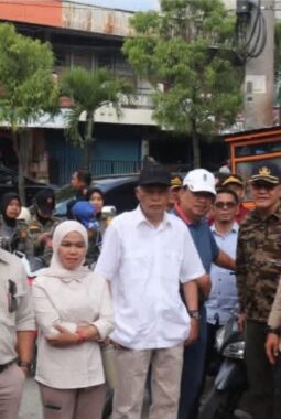 Pastikan Pasar Tertib, Wawako Azhar Hamzah Turun Langsung ke Pasar Tanjung Bajure