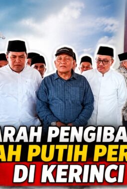 Wako Alfin Naik ke Menara Masjid Raya Sungai Penuh, Mengingat Sejarah Pengibaran Merah Putih Pertama di Kerinci