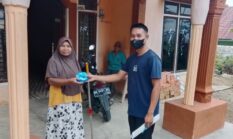 Antisipasi Bahaya Kabut Asap, Pemdes Baru Semerah Bagikan Masker Gratis
