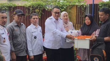 Wako Alfin Serahkan Bantuan untuk Korban Kebakaran